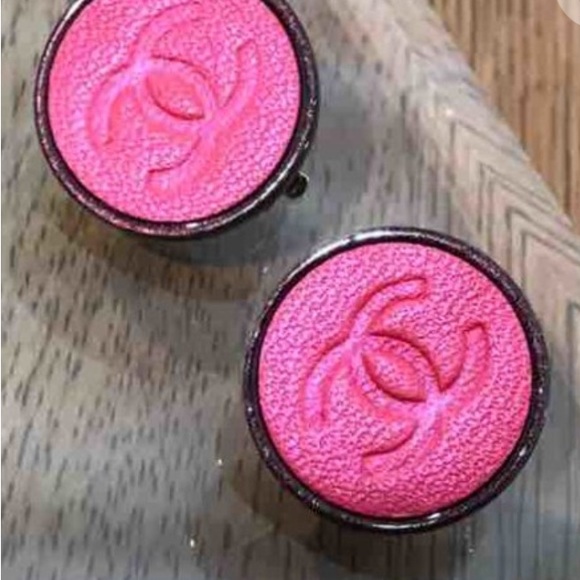 CHANEL CC Pink Clip-On 00A Vintage #AG643 Logo Earrings - Picture 5 of 10